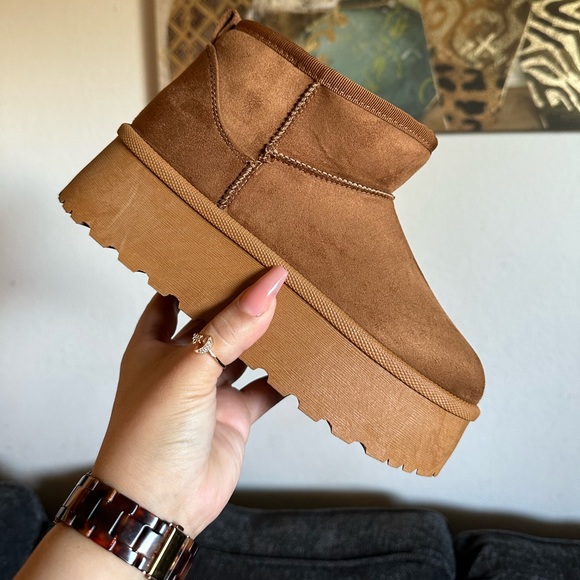 NWT!! WOMENS FUR LINED MINI STYLE WARM BOOTS - Picture 3 of 5